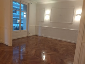 Photo de galerie - Ponçage de parquet à batons rompus