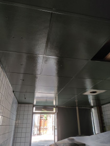 Photo de galerie - Pose de plaques plafond et réalisation d'une peinture couleur olive '' boulangerie ''