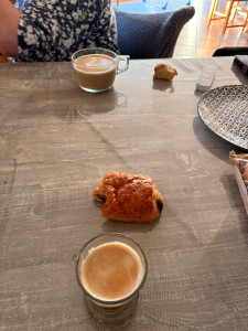 Photo de galerie - Rupture de l’isolement, accompagnement pour le petit déjeuner.