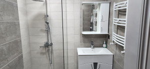 Photo de galerie - Montage et installation de meubles de salle de bain : assemblage, fixation murale et pose soignée.