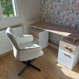 Photo de galerie - Montage bureau et fauteuil.