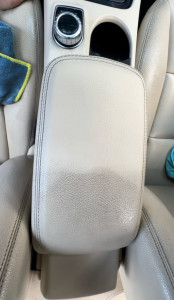 Photo de galerie - Nettoyage plus traitement du cuir ( voiture) 