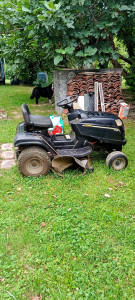 Photo de galerie - Je possède un tracteur tondeuse 
