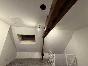 Photo de galerie - Peindre une pièce en comble 