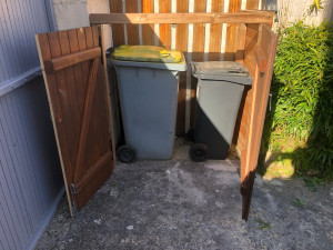 Photo de galerie - Création d’un cache poubelles 