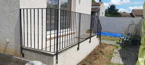 Photo de galerie - Réalisation et pose de garde corps barrauder sur mesure
