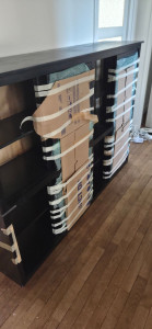 Photo de galerie - Monter un meuble en bois massif sur 3etages avec escaliers étroits, un sacré défis humain et logistique. Mission accomplie.
