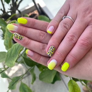 Photo de galerie - Ongle gel#jaune fluo#été