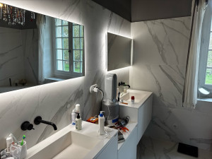 Photo de galerie - Installation de miroirs lumineux avec transfo led 230-24V DC 
