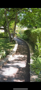 Photo de galerie - Création d’un chemin et pose de petit muret 