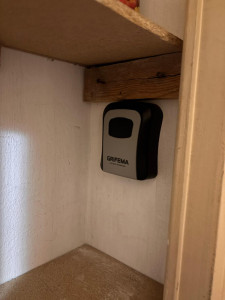 Photo de galerie - Installation d'une boite à clefs sécurisée