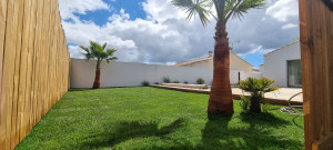 Photo de galerie - Aménagement, création de pelouse en plaque, plantations et terrasses bois