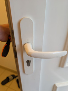 Photo de galerie - Changement d'un cylindre de porte. 
Nous avons opté pour un cylindre de plus grande sécurité. 
Rapide et de qualité en 20min la serrure a été choisie et changée avec la cliente.