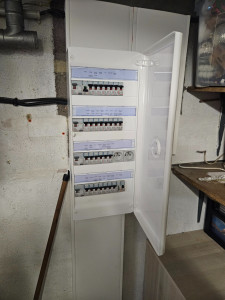 Photo de galerie - Remise en conformité d'un tableau ne respectant pas la norme NFC 15/100