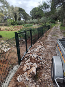 Photo de galerie - Pose d'une clôture rigide
