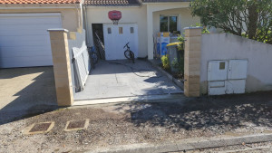 Photo de galerie - Création pilliers de portail effet pierre pour pose portail 