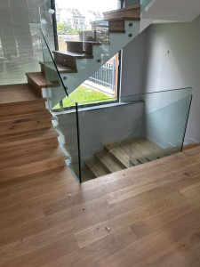 Photo de galerie - Garde corps en verre pour escalier 