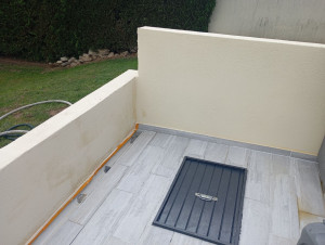 Photo de galerie - Enduit gratté sur murs en parpaing plus une couche peinture façade ton pierre 