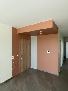 Photo de galerie - Mise en peinture d'un petit hall en délimitant l'espace avec la couleurs