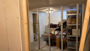 Photo de galerie - Création cloison sous-sol, pendant