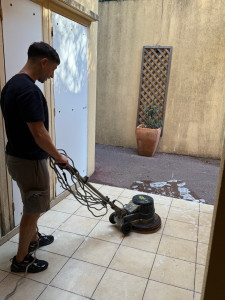 Photo de galerie - Décapage professionnel des sols