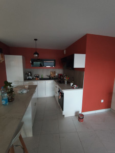 Photo de galerie - Peinture murale d'une cuisine en coloris terracotta après 