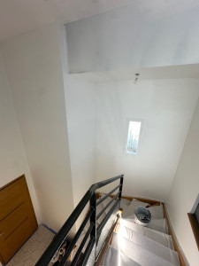 Photo de galerie - Ratissage sur l’ensemble des murs et ponçage par la suite 
