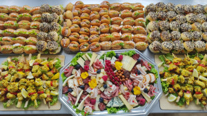 Photo de galerie - Plateaux salé et sucré salade varié plateau charcuterie fromage 