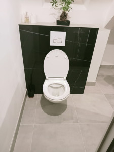 Photo de galerie - Pose faïence bati-support wc .