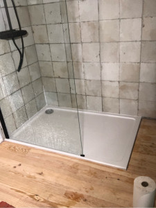 Photo de galerie - Pose de receveur, carrelage, robinetterie, paroi de douche