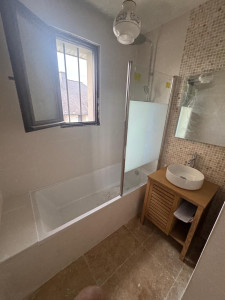 Photo de galerie - Pose de baignoire avec la parois de douche
carrelage sol
faience mur 