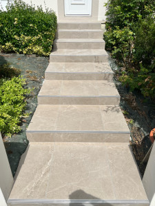 Photo de galerie - Perron et escalier extérieur en carrelage 60x60 