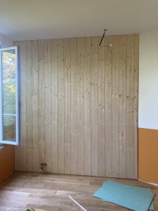 Photo de galerie - Pose d'un doublage isolant phonique et habillage en lambris