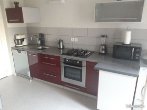 Photo de galerie - Cuisine propre et fonctionnelle, prête pour l’arrivée des voyageurs.