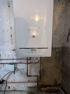 Photo de galerie - Installation d’une chaudière gare murale, création du réseau chauffage et sanitaire, création d’une arriver gaz création des évacuations.