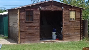 Photo de galerie - Rénovation abris de jardins , fabrication de bacs à fleurs  etc...