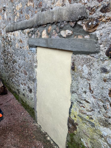 Photo de galerie - Réfection d’un linteau béton condamnation de la porte 