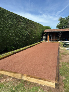Photo de galerie - Taille de haie + création terrain de pétanque