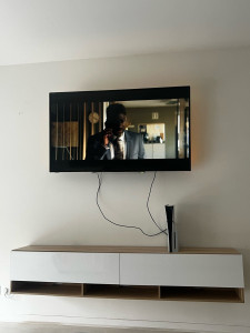 Photo de galerie - Assemblage de meubles et meuble de télévision 
