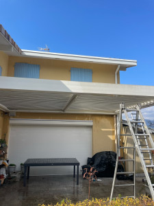 Photo de galerie - Nettoyage pergolas en cours 