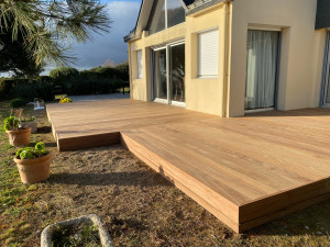 Photo de galerie - Terrasse en bois exotique Cumaru avec lambourdes exotiques et plots réglables 