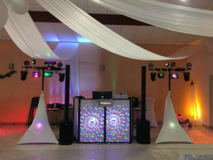 Photo de galerie - DJ Set configuration pour salle de 30 à 200 personnes