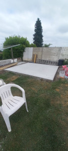 Photo de galerie - Réalisation d'une dalle béton armée pour futur chalet de jardin.
