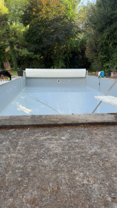 Photo de galerie -  Reprise en eau d’une piscine  Remise en route et traitement de la piscine pour retrouver une eau propre, claire et prête à profiter. ️‍️
