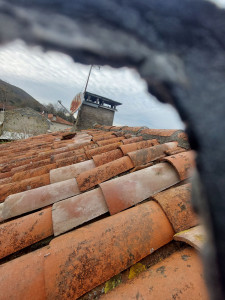 Photo de galerie - Repasse de toiture changement de tuile..maçonnerie en tout genre électricité bâtiment plâtre pose de placo carrelage ect..