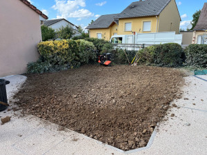 Photo de galerie - Travail du sol pour gazon de plaquage avant.