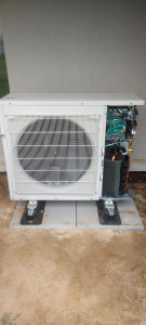 Photo de galerie - Groupe extérieur Penta split Mitsubishi 
Installation tertiaire 