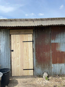 Photo de galerie - Fabrication de la porte de grange et assemblage (APRÈS )