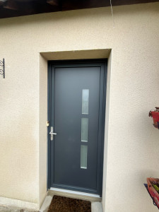 Photo de galerie - Pose d’une porte d’entrée PVC en dépose total 