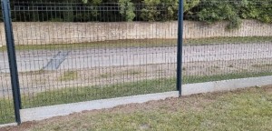 Photo de galerie - Réalisation de 8ML de clôture treillis avec sous bassement en béton. 